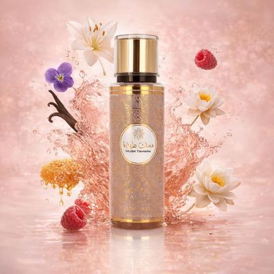 Brume Musk Tahara d’Ayat Perfumes avec les ingrédients de ses notes : violette, lys, gousses de vanille, framboise, lotus blanc, miel