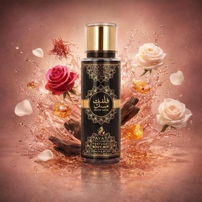 Brume Velvet Musk d’Ayat Perfumes entourée de safran, de roses, de bois d’oud et d’ambre