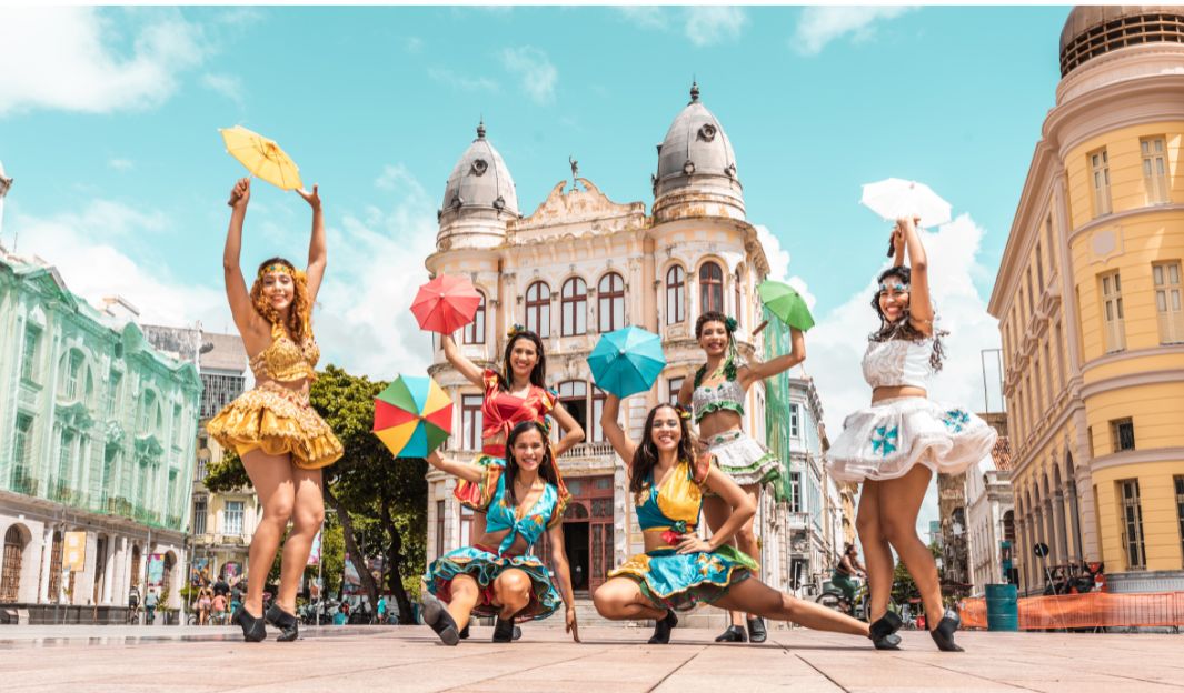 FEVEREIRO (13/02 a 17/02) Carnaval em Porto de Galinhas, Maragogi, Carneiros & Praia de Muro Alto! + Passeio Opcional Festa de Carnaval em Olinda! Hospedagem 04 estrelas****