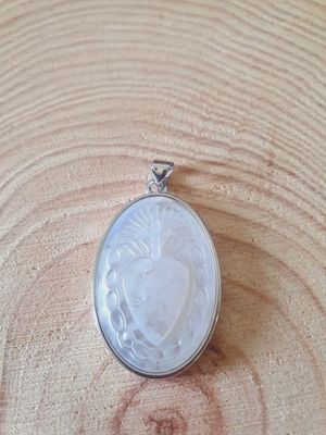 Pendentif Cœur Sacré - Métal Argenté Pendentif Cœur Sacré - Métal Argenté