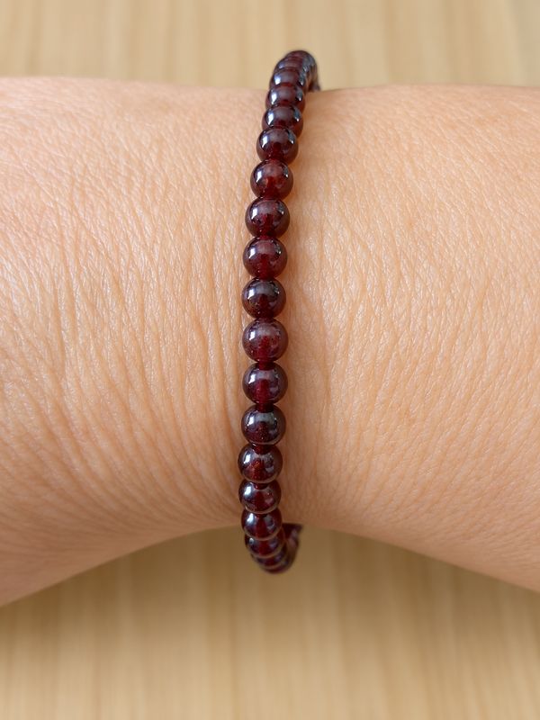 BRACELET GRENAT AA - ENERGIE ET FORCE INTERIEURE - 16 CM - 4 MM BRACELET GRENAT AA - ENERGIE ET FORCE INTERIEURE - 16 CM - 4 MM