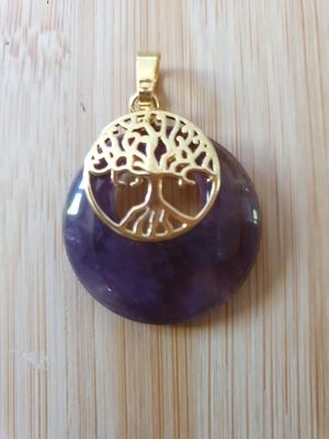 ​PENDENTIF ARBRE DE VIE EN PIERRE NATURELLE – ANCRAGE ET HARMONIE