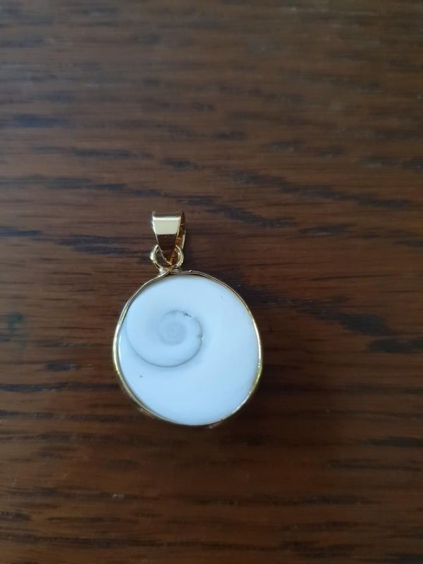 PENDENTIF ŒIL DE SAINTE LUCIE – PROTECTION ET CHANCE PENDENTIF ŒIL DE SAINTE LUCIE – PROTECTION ET CHANCE