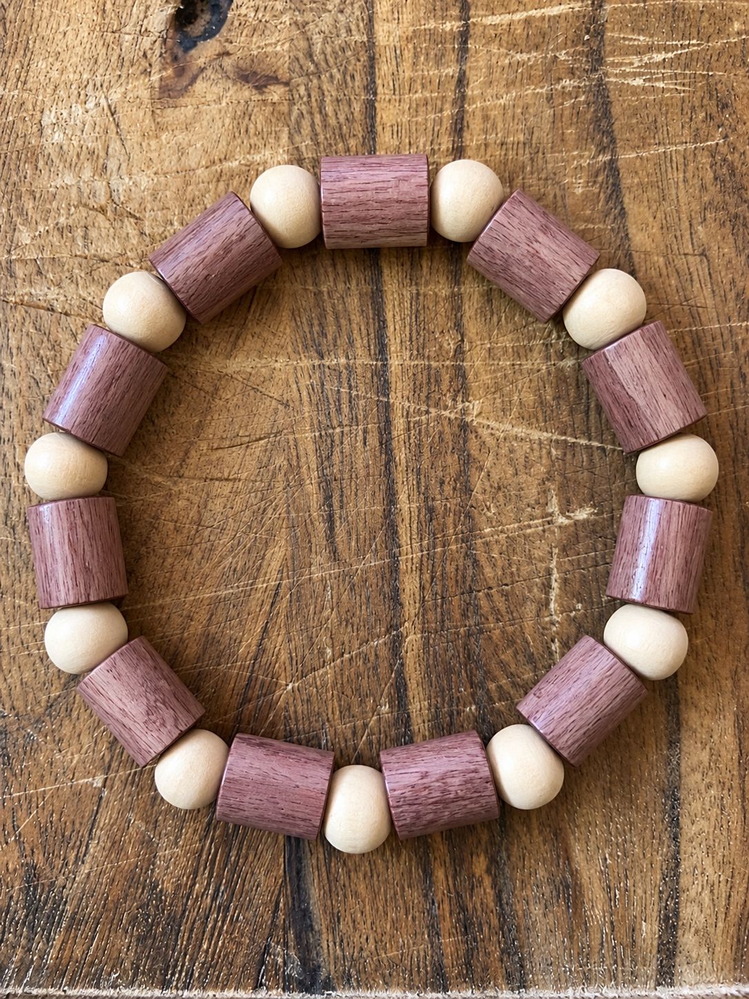 Bracelet artisanal en bois de Noisetier du Canada Bracelet artisanal en bois de Noisetier du Canada