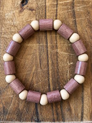 ​Bracelet artisanal en bois de Noisetier du Canada