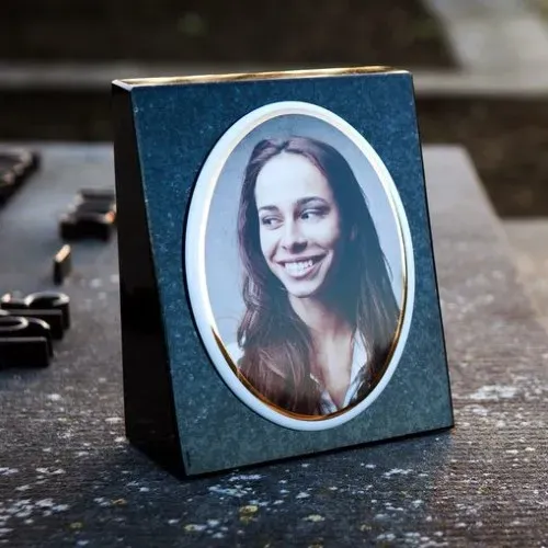 Fotoblok gedenksteen 13x17cm inclusief Ovaal fotokeramiek Fotoblok gedenksteen 13x17cm inclusief Ovaal fotokeramiek