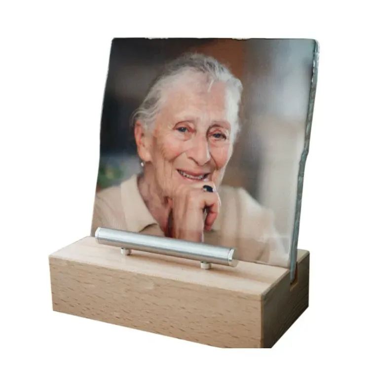 Fototegel 13x13cm met asbuisje in houten steun