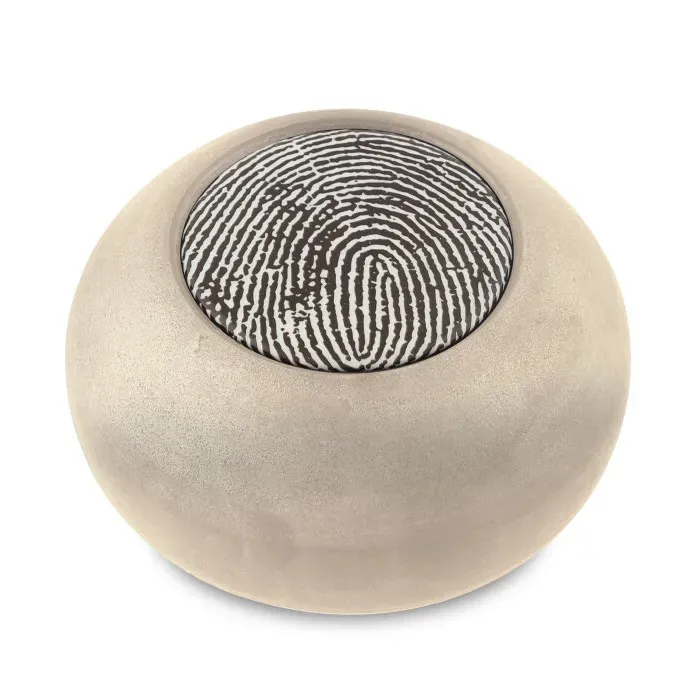 Urnen van keramiek met vingerafdruk op deksel Urnen van keramiek met vingerafdruk op deksel