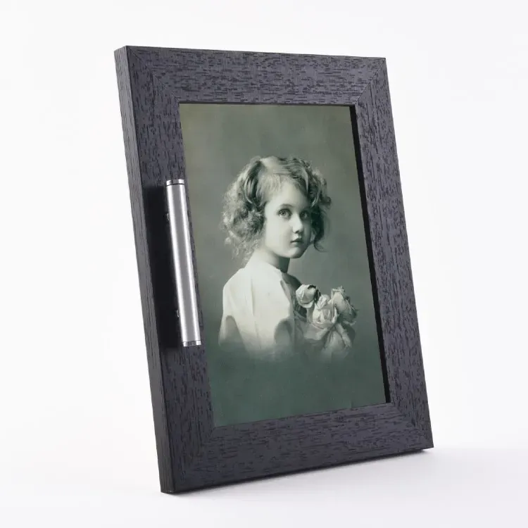 Fotolijst met zwart kader + asbuis urn