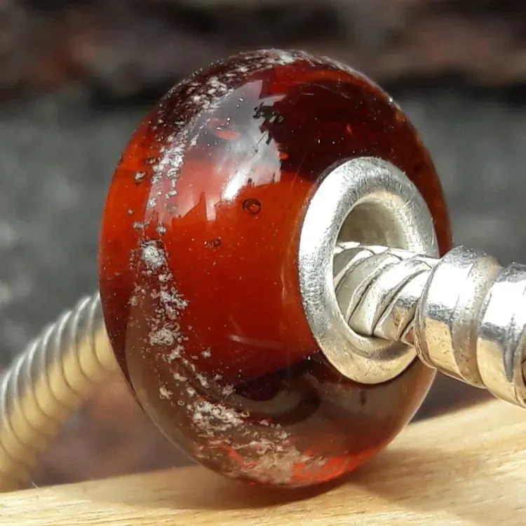 Bedel van massief Bruin glas met deeltjes crematie-as