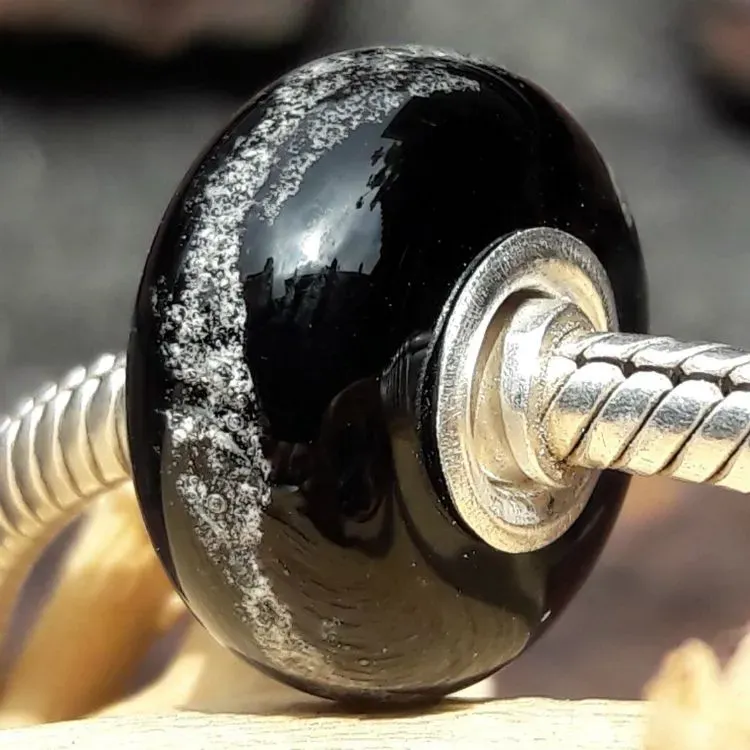 Bedel van massief Zwart glas met deeltjes crematie-as