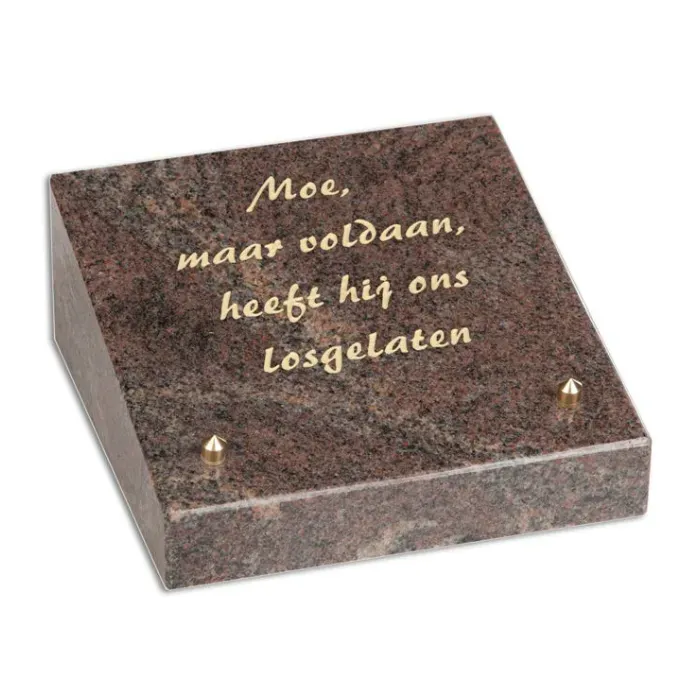 Gedenksteen Vierkant: Moe maar voldaan