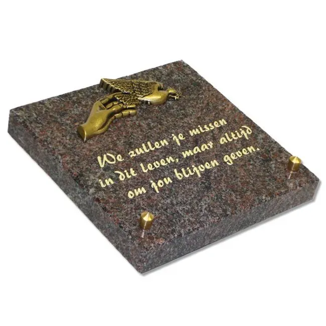 Gedenksteen 15x15cm + bronzen hand met duif