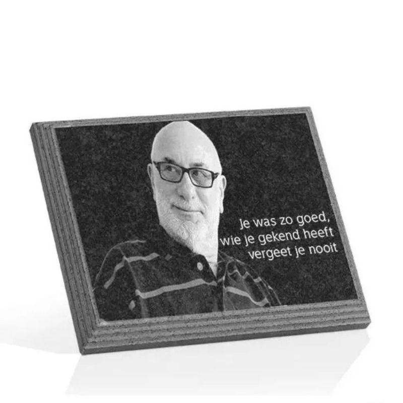 Gedenkplaat met tekst + laserfoto persoon