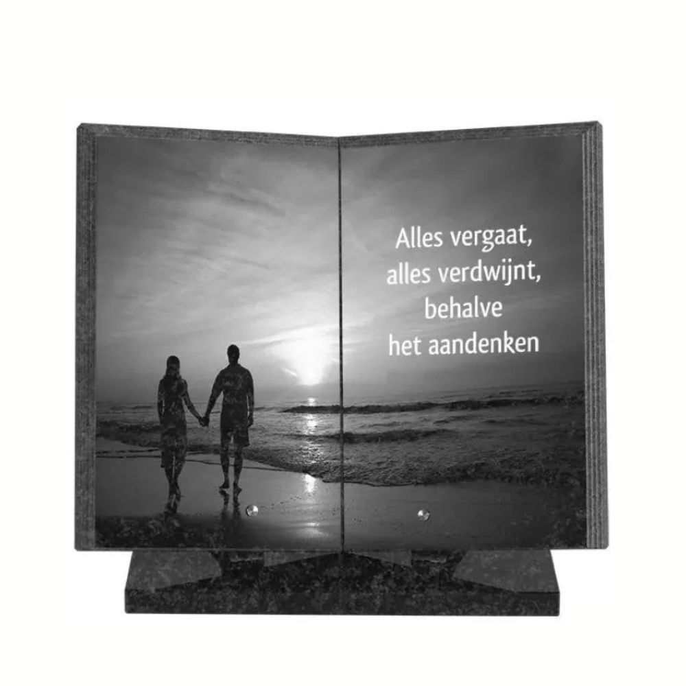 Gedenkmonument Boek 35x35cm: tekst + laserfoto geheel dekkend