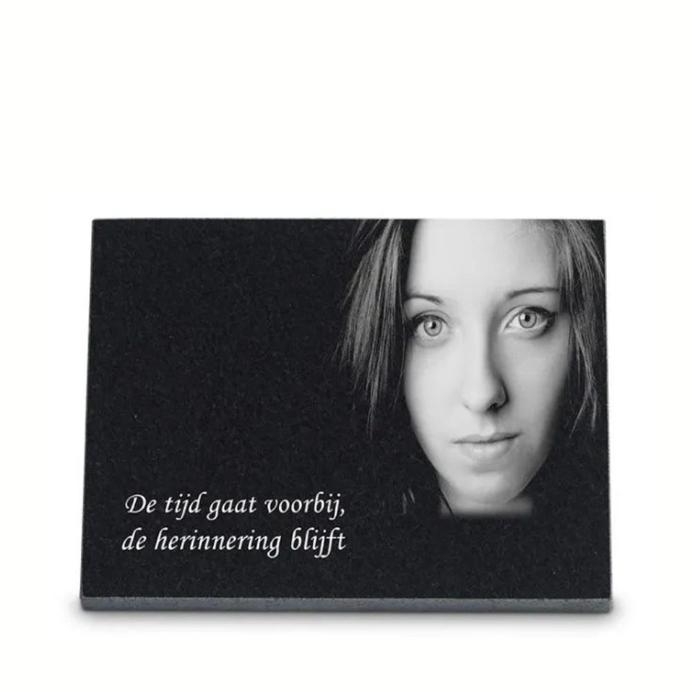Gedenkplaat 30x40cm: tekst + laserfoto persoon