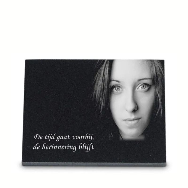 Gedenkplaat 30x40cm: tekst + laserfoto persoon