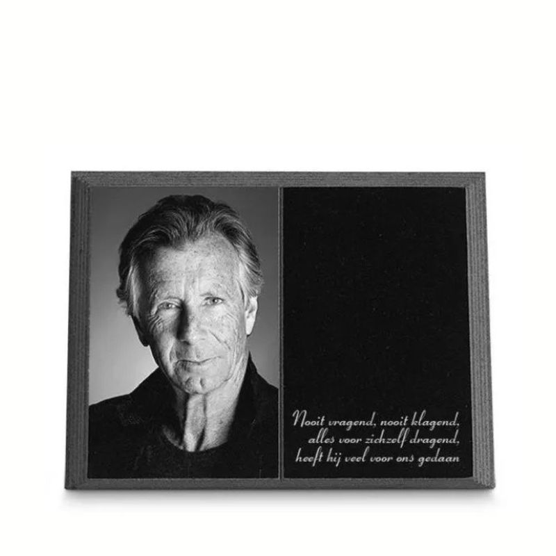 Gedenkplaat Boek 18x25cm: tekst + laserfoto persoon