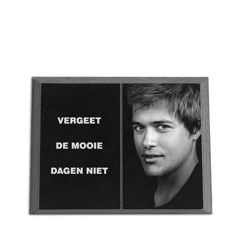 Gedenkplaat Boek 30x40cm: tekst + laserfoto persoon