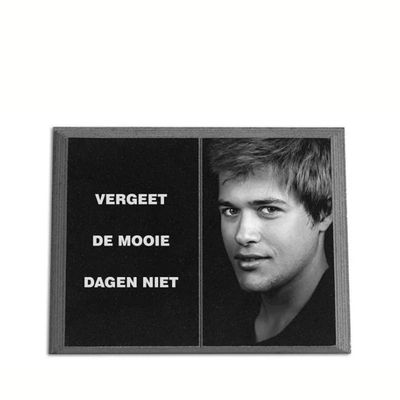 Gedenkplaat Boek 30x40cm: tekst + laserfoto persoon