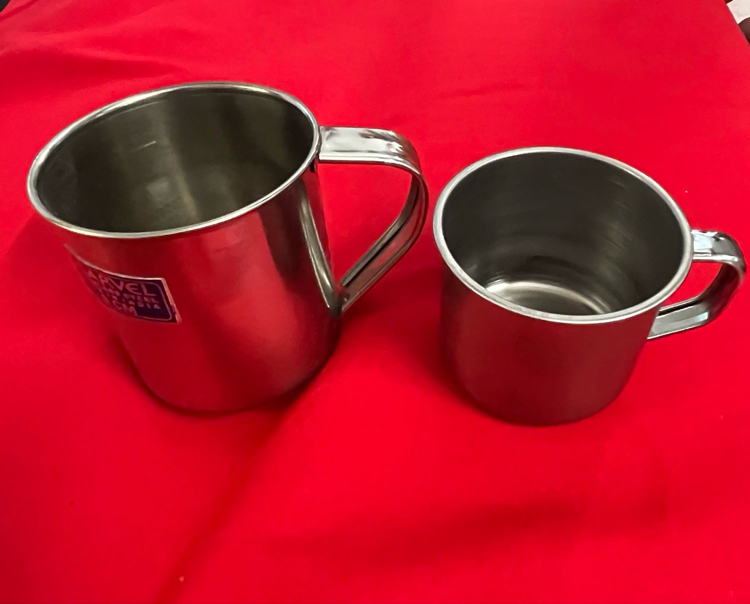 La paire de gobelets