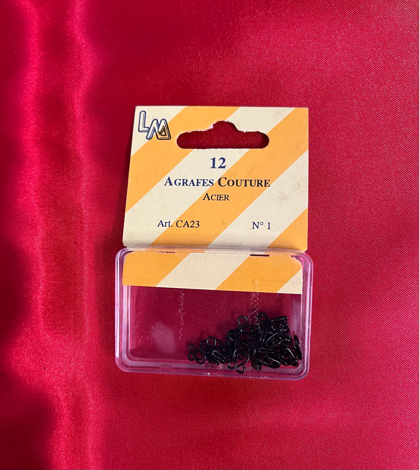 Agrafes noires no 1