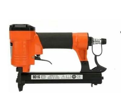 Agrafeuse pneumatique à bec long