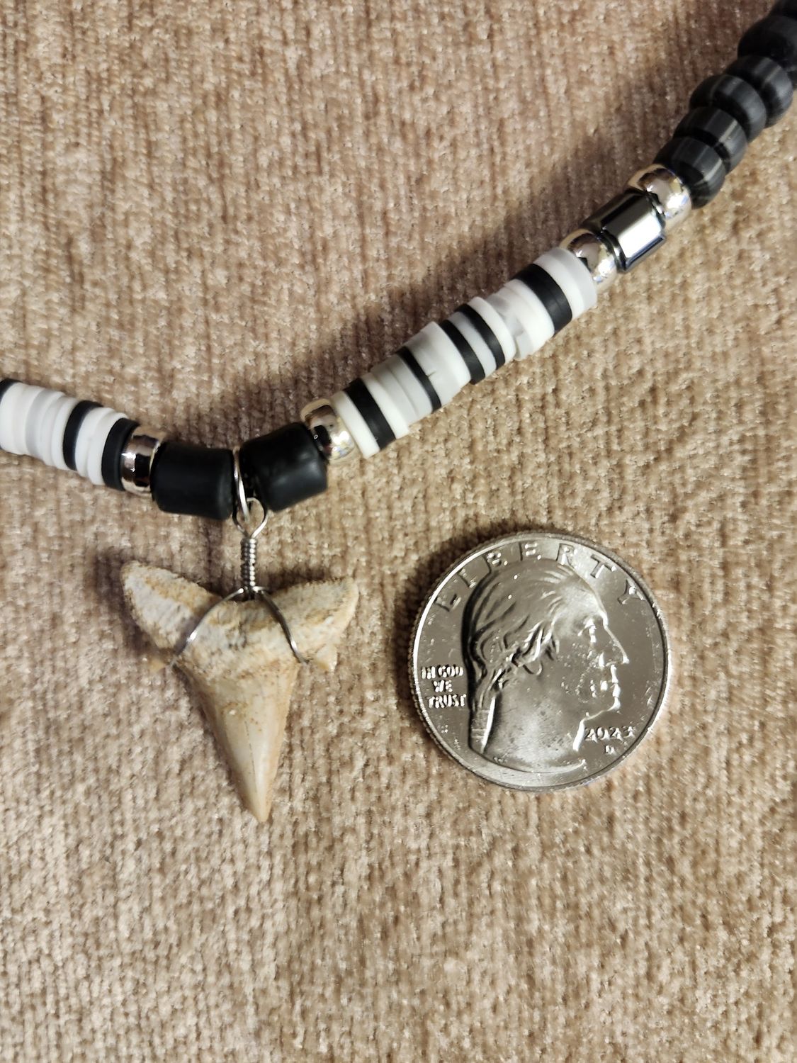 #3b Fossil Necklace Fimo Black and White, Colour: 3 b