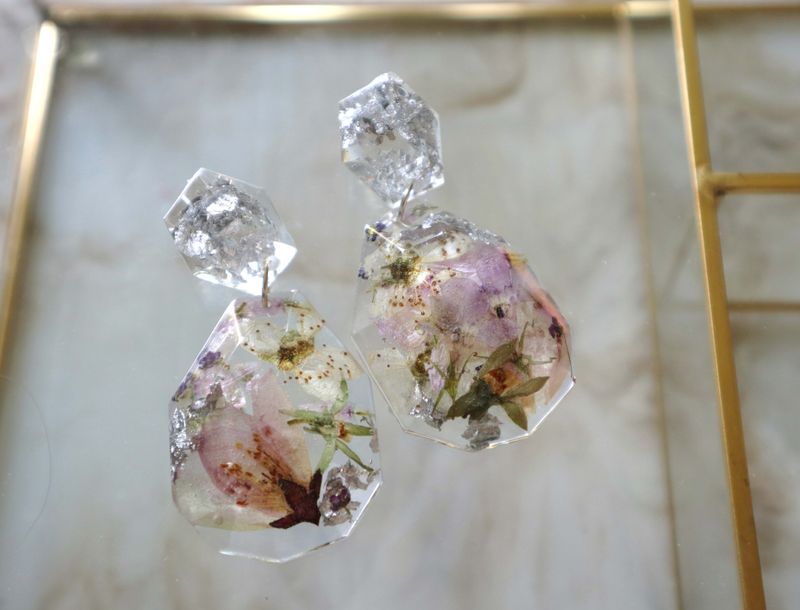 Pendientes de resina