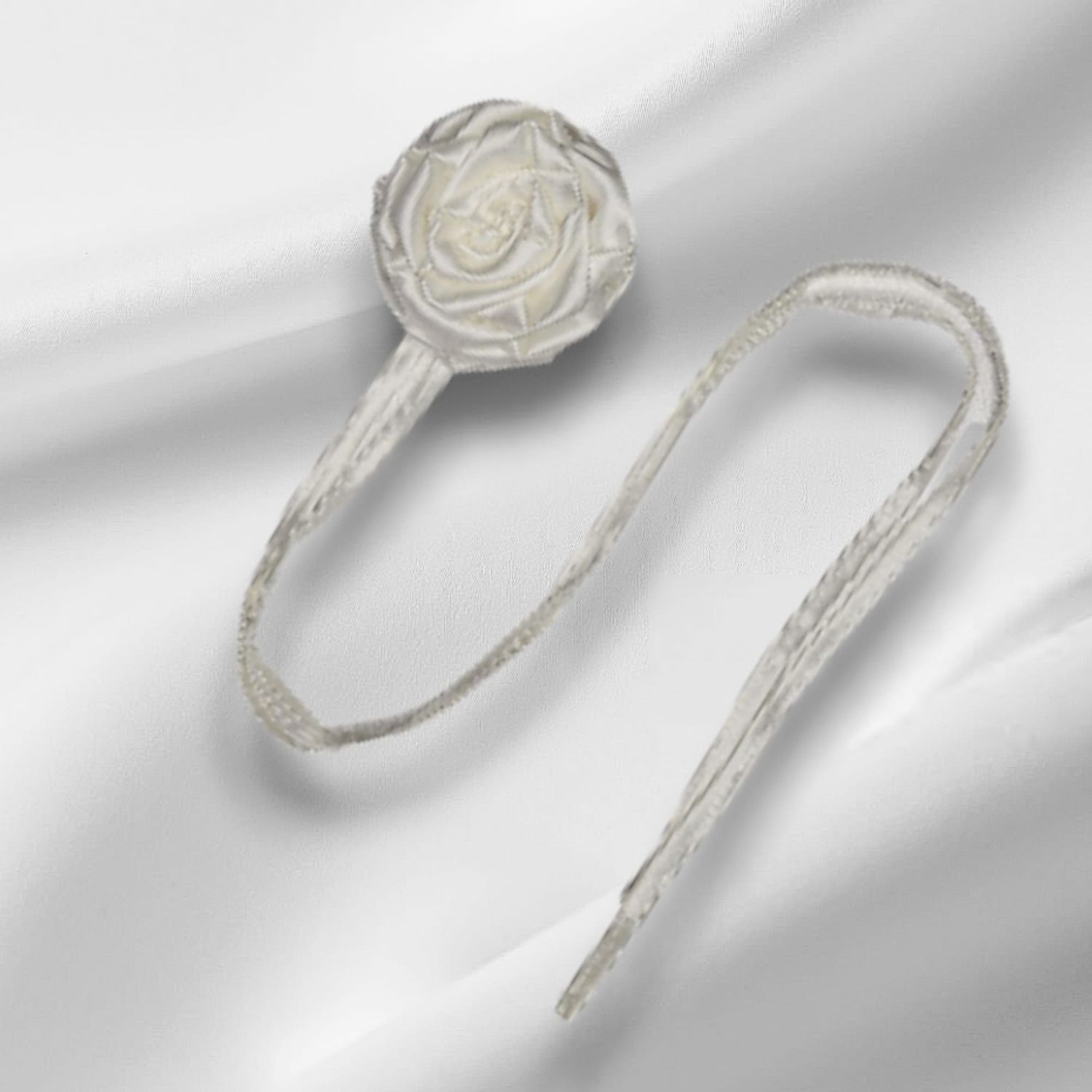 Choker jedwabny w kształcie róży - Biały