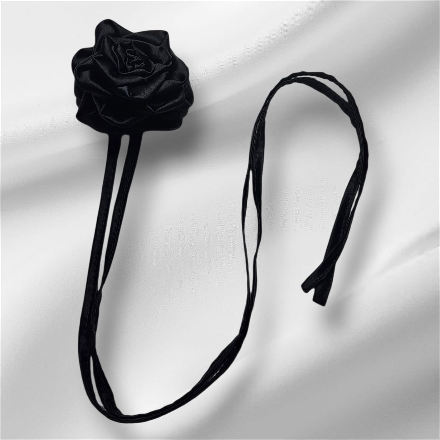 Choker jedwabny w kształcie róży - Czarny