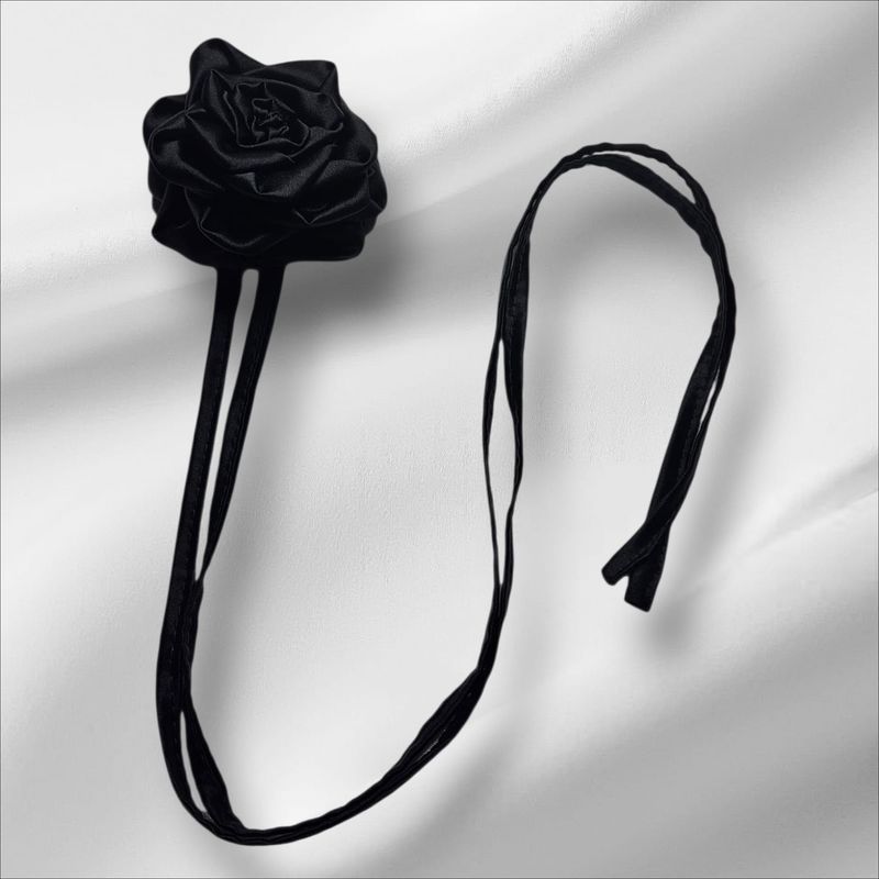 Choker jedwabny w kształcie róży - Czarny