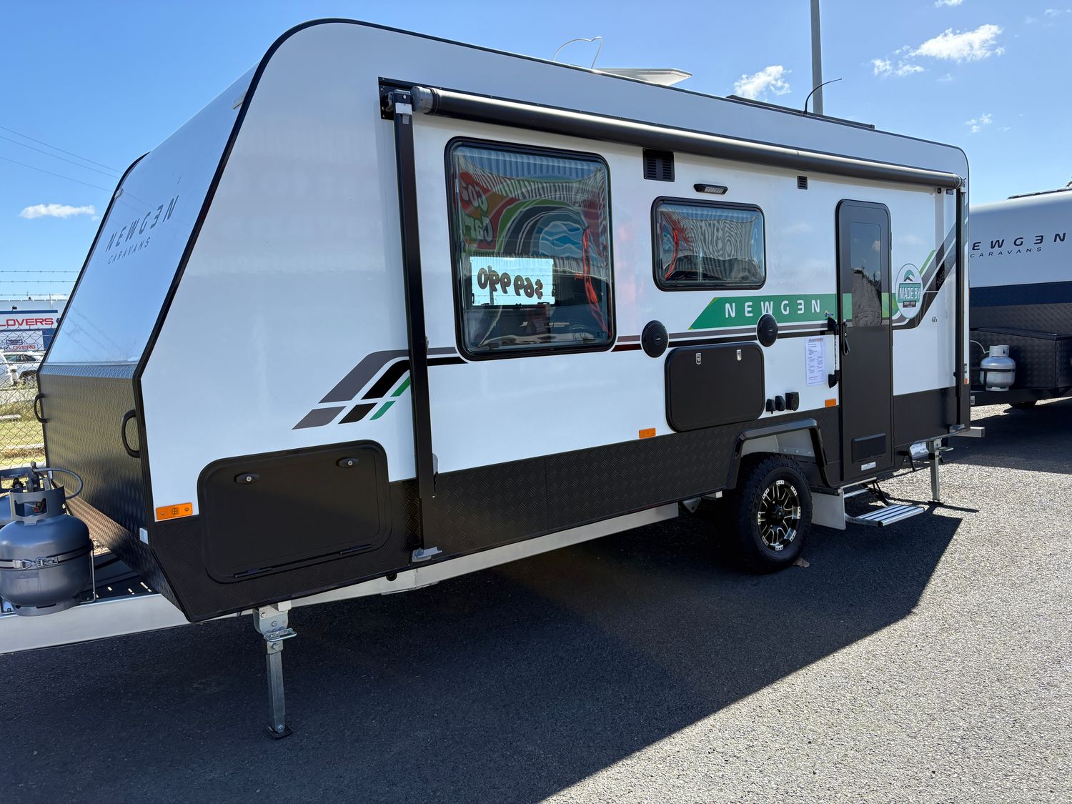 NEWGEN 19f Semi Off-road Caravan for Couples