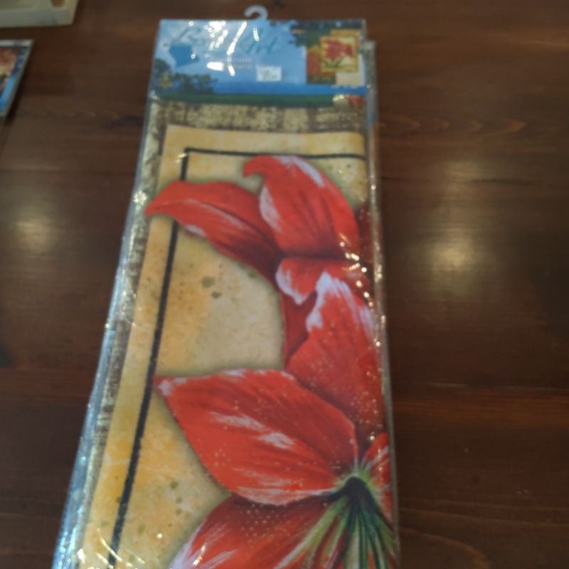 Studio M Amaryllis Tapestry Standard Flag