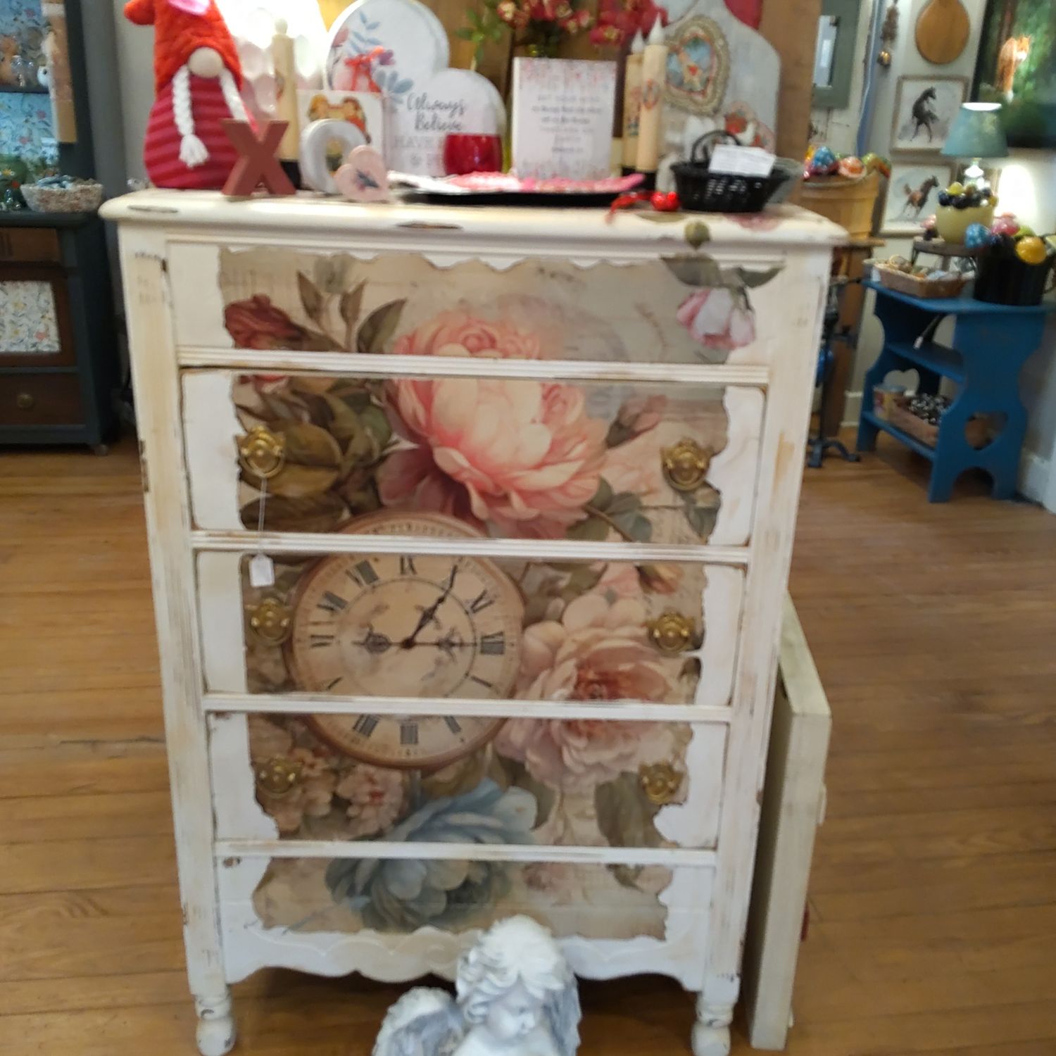 Dresser Flowers Timepiece