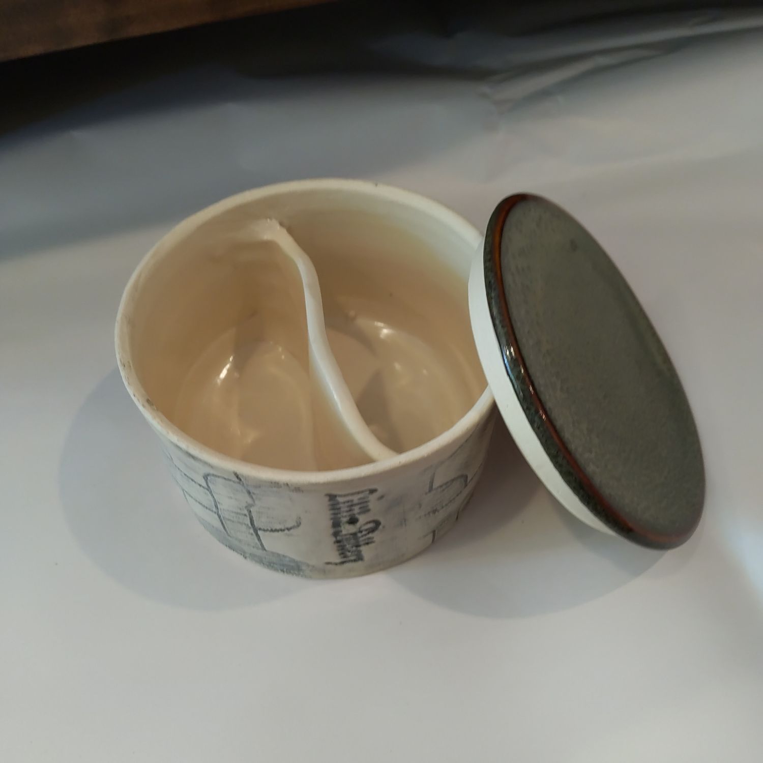 Lititz Bowl Divided Center With Lid