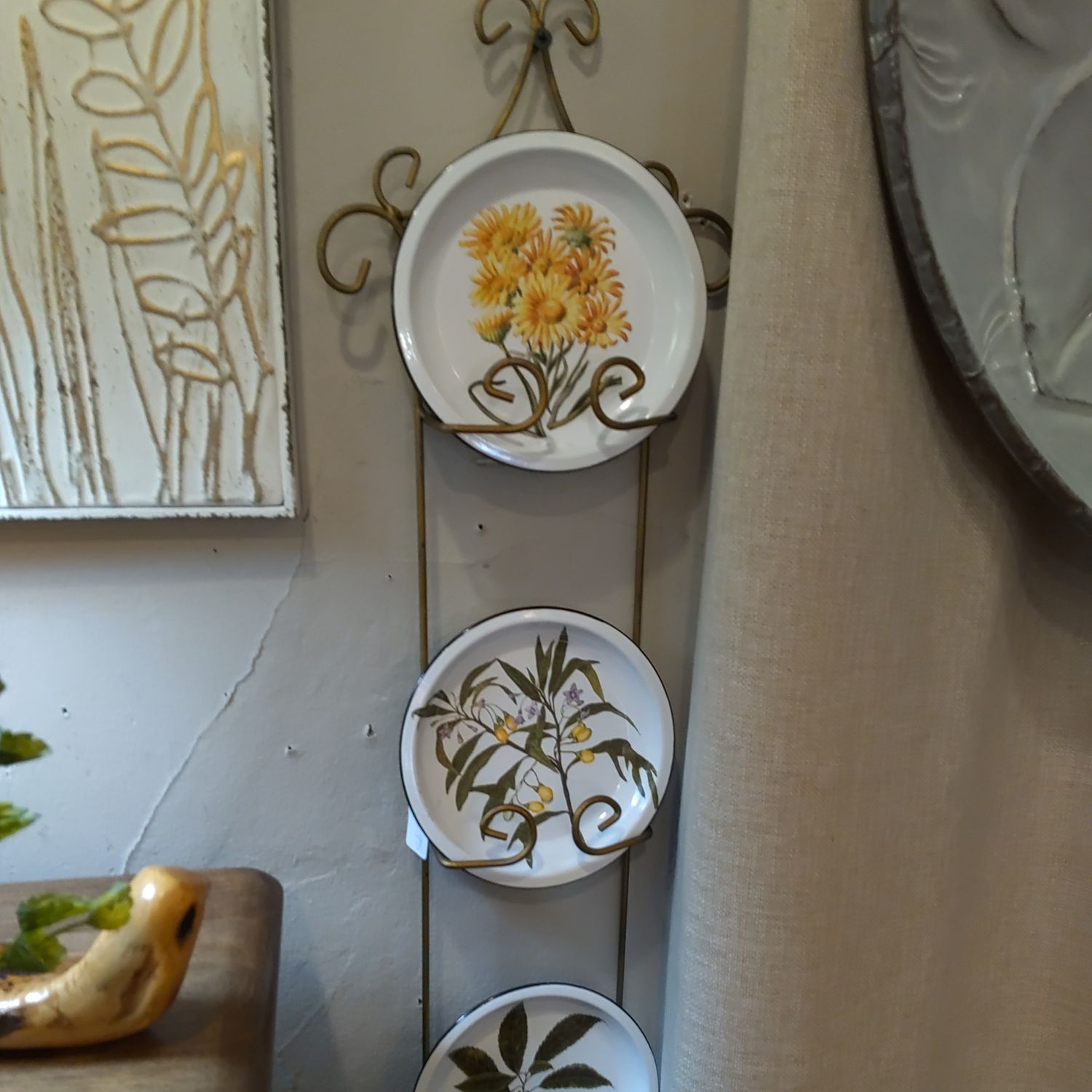 Plate Holder Wall