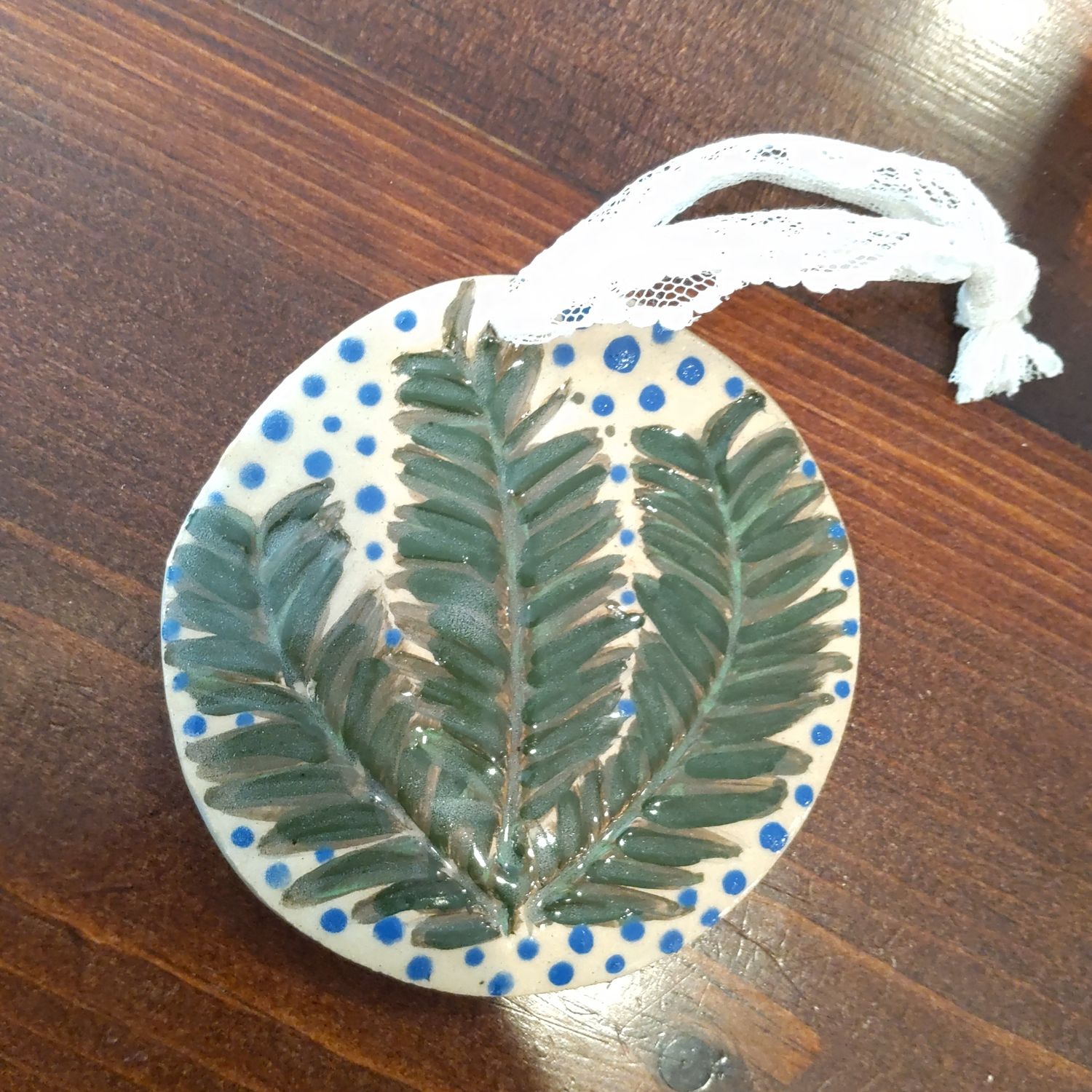 Leaf Lace Hanger
