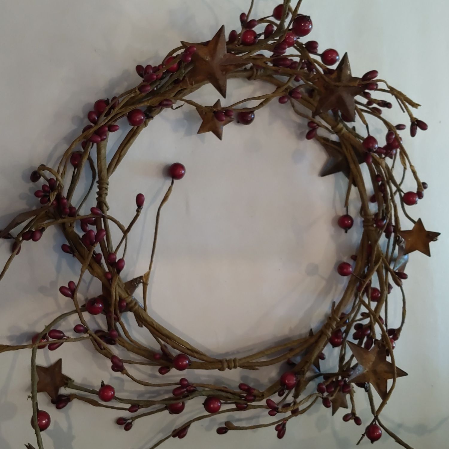 Cranberry & Metal Stars Candle Ring
