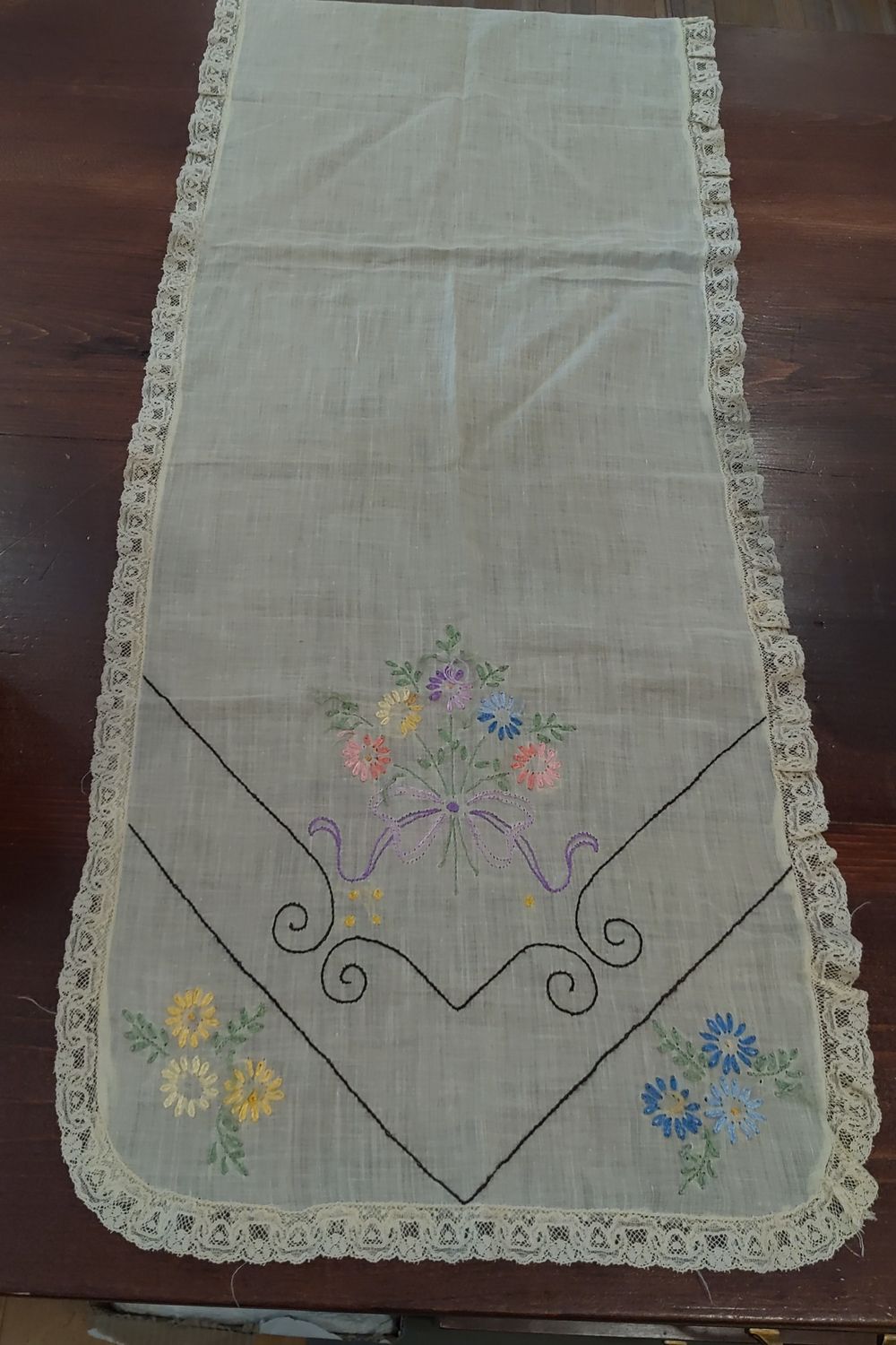 Floral Lace Table Runner 