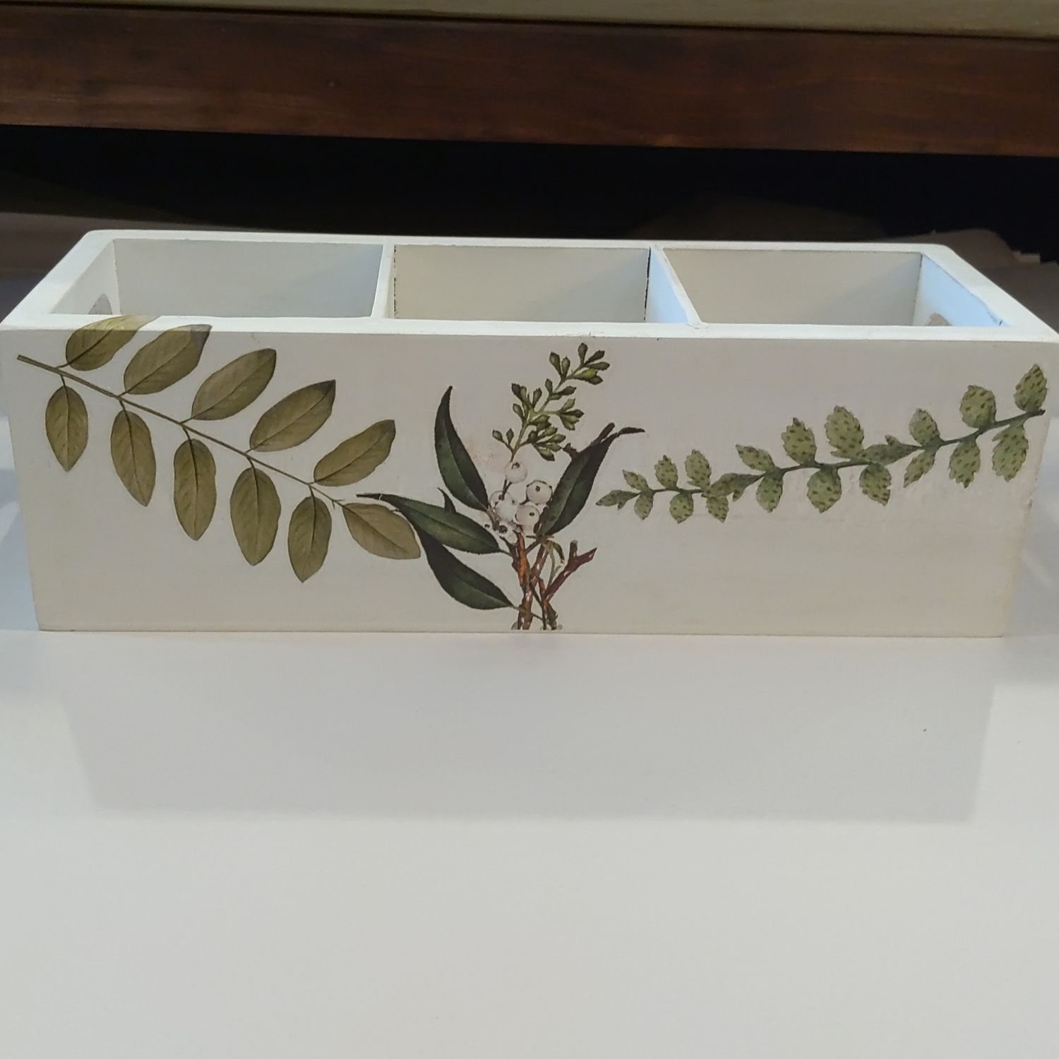 Wooden Organizer With Leaves