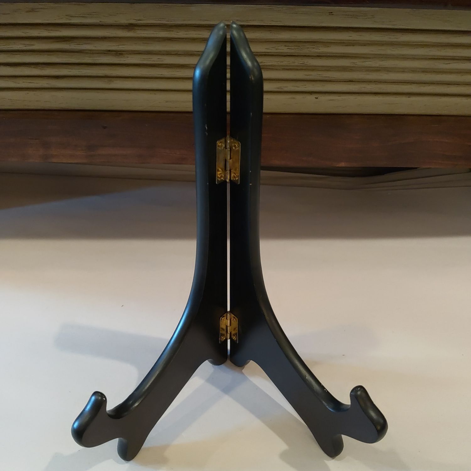 Black Plate Easel