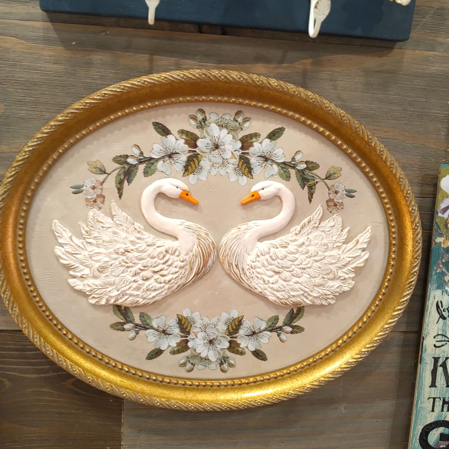 Kc Dbl Swan Gold Frame
