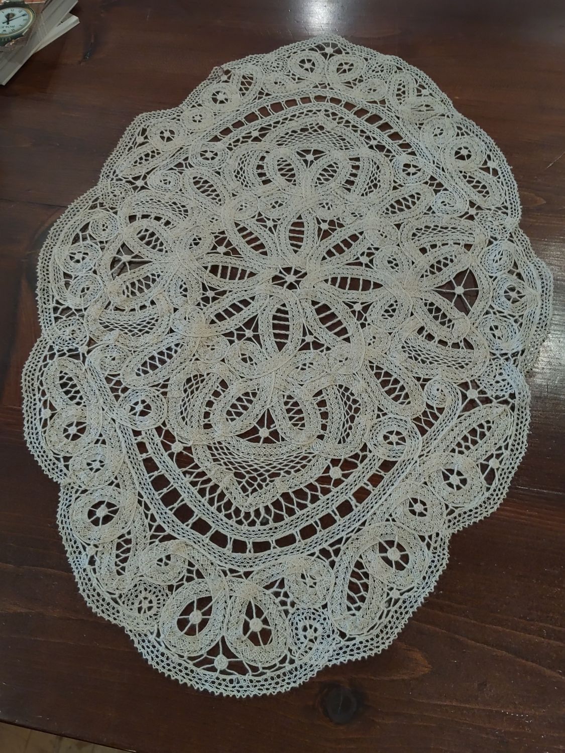 Oval Ivory Doily 