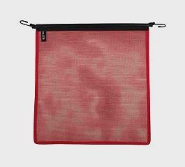 RED MESH SAFETY FLAG WITH RUBBER BUNGEE