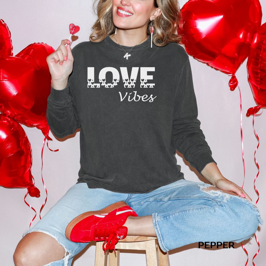 Loves Vibes-White' Long-sleeve Valentine's Day Tee