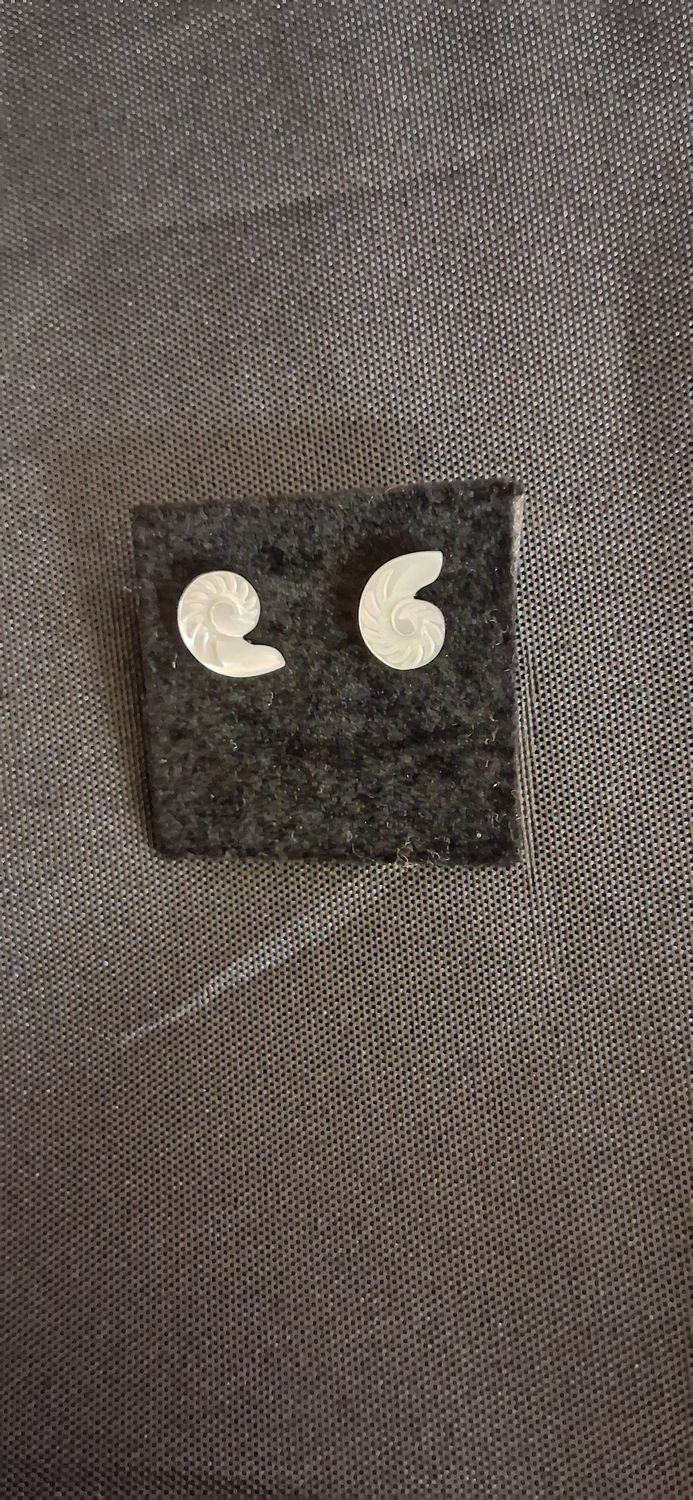 Pearlescent Shell Stud