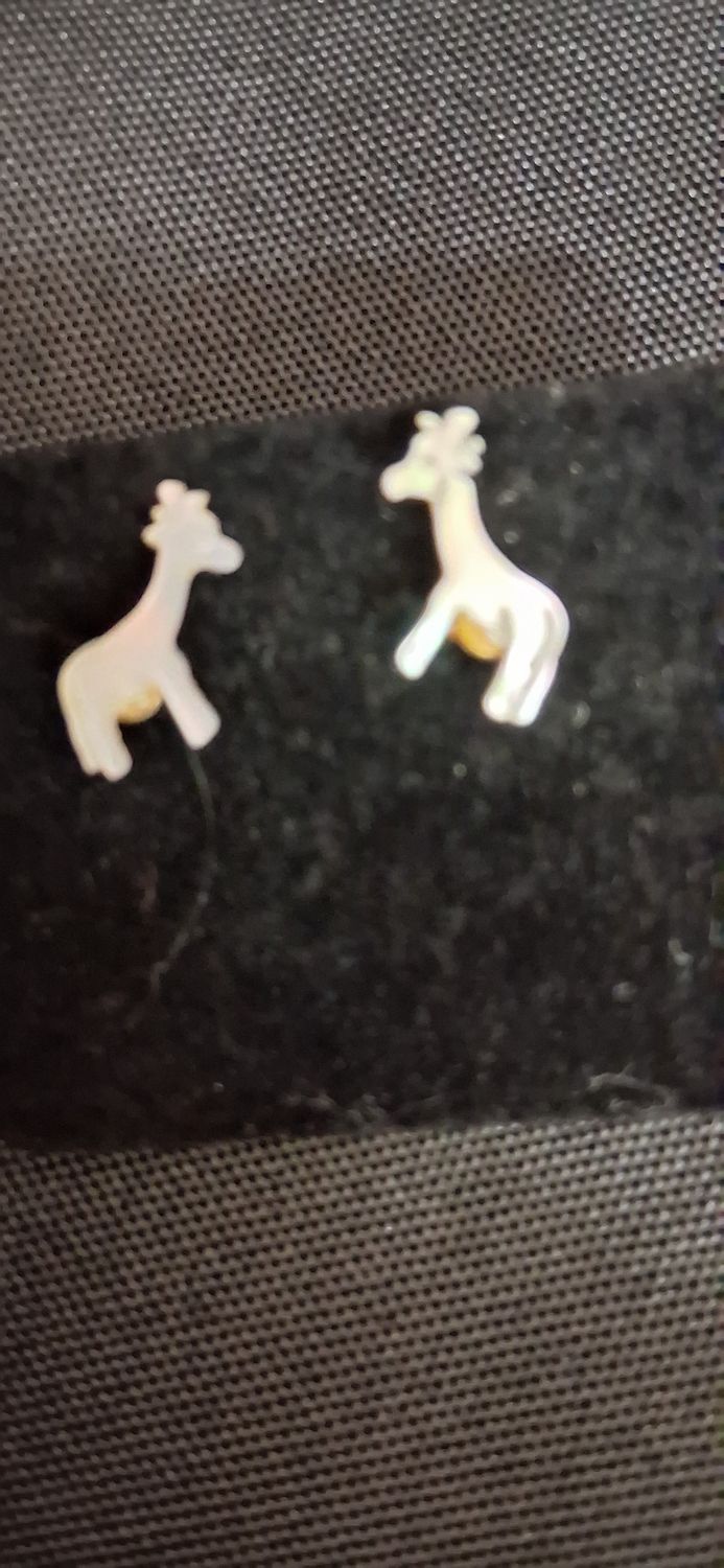 Pearlescent Giraffe Stud