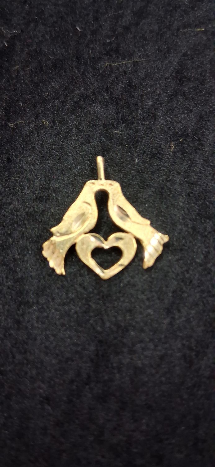 Kissing Dove Heart -