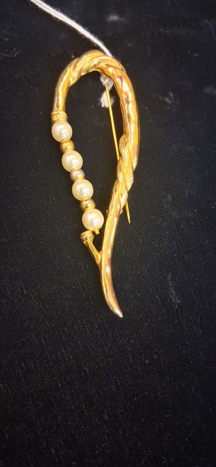 Vintage Gold Tone Harp Brooch